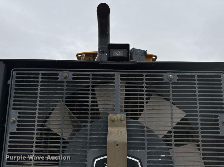 image for item EJ3354 2011 John Deere 772G motor grader