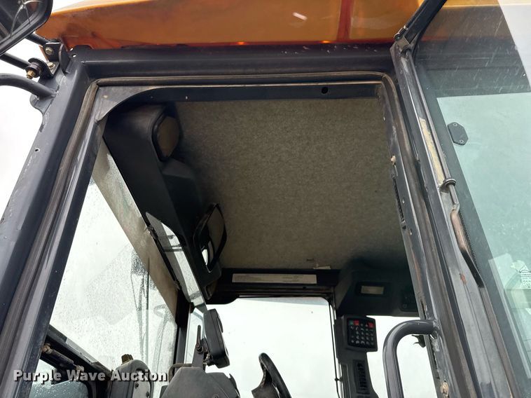 image for item EJ3354 2011 John Deere 772G motor grader