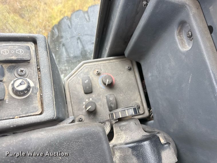 image for item EJ3354 2011 John Deere 772G motor grader