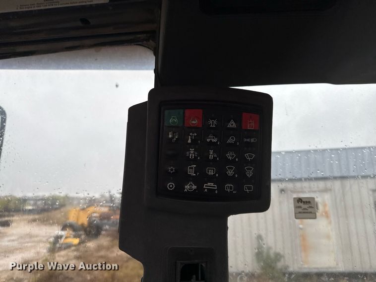 image for item EJ3354 2011 John Deere 772G motor grader