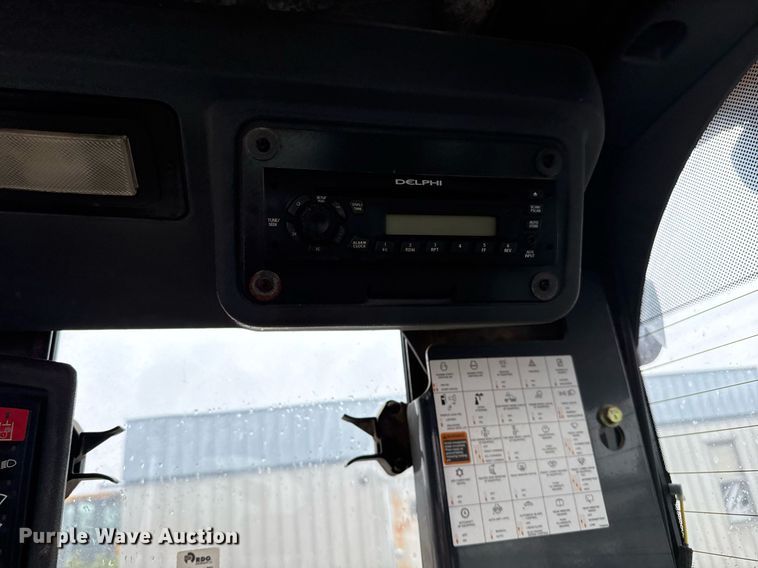 image for item EJ3354 2011 John Deere 772G motor grader