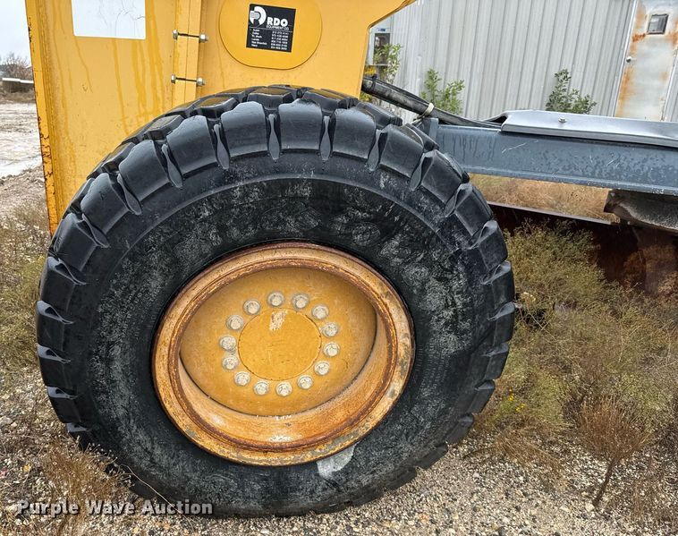 image for item EJ3354 2011 John Deere 772G motor grader