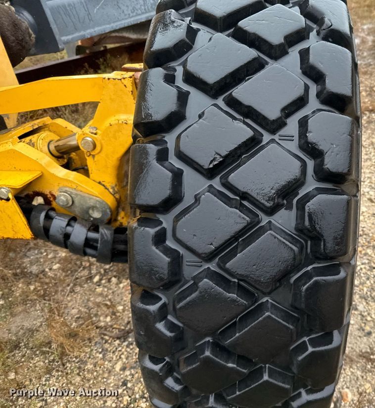 image for item EJ3354 2011 John Deere 772G motor grader