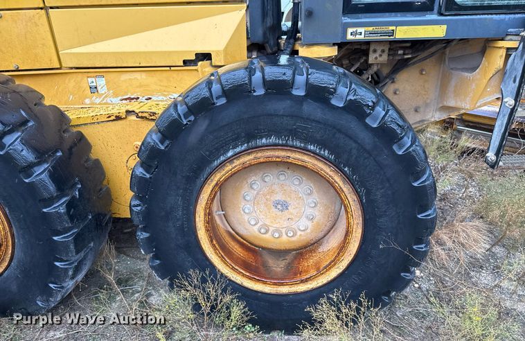 image for item EJ3354 2011 John Deere 772G motor grader