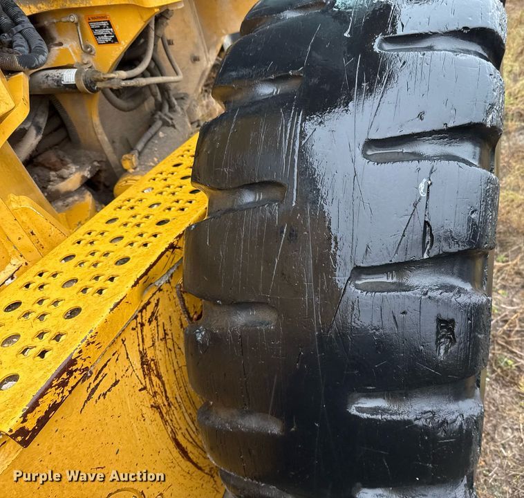 image for item EJ3354 2011 John Deere 772G motor grader