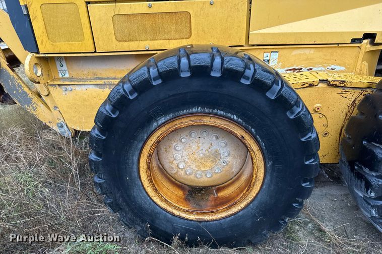 image for item EJ3354 2011 John Deere 772G motor grader