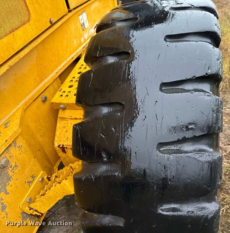 image for item EJ3354 2011 John Deere 772G motor grader