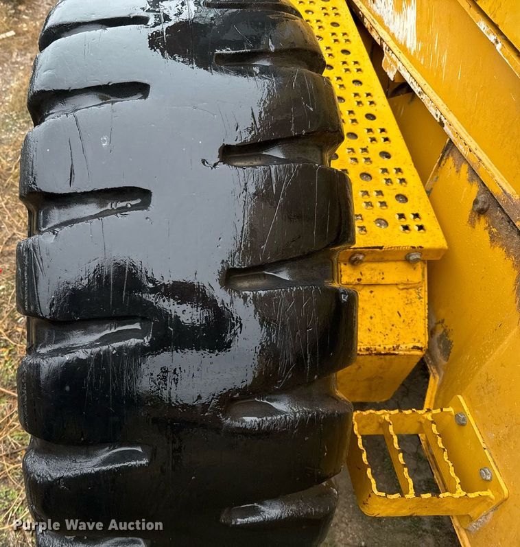 image for item EJ3354 2011 John Deere 772G motor grader