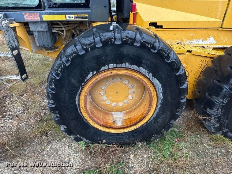 image for item EJ3354 2011 John Deere 772G motor grader