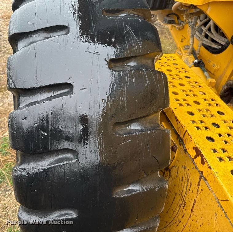 image for item EJ3354 2011 John Deere 772G motor grader