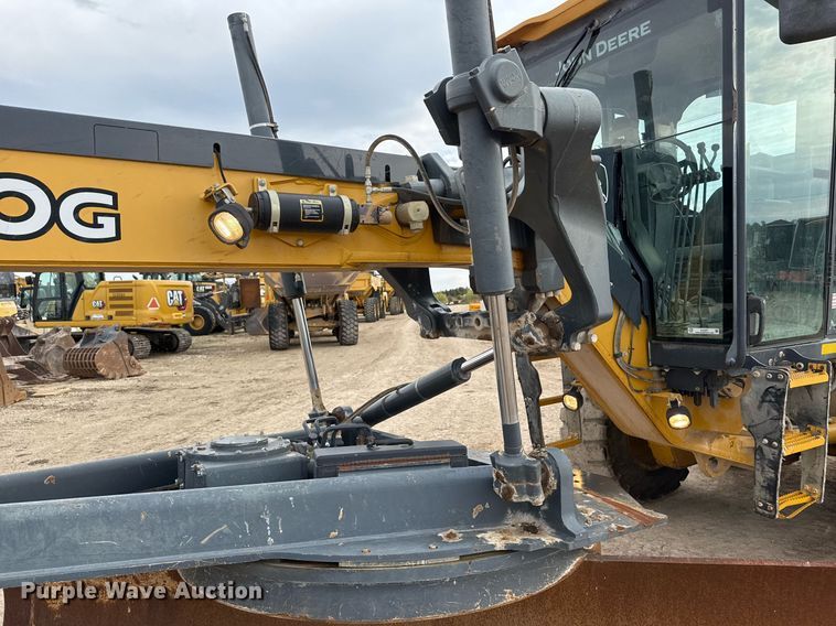 image for item EJ3357 2014 John Deere 770G motor grader