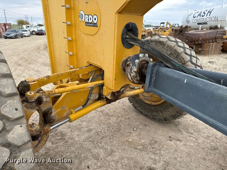 image for item EJ3357 2014 John Deere 770G motor grader