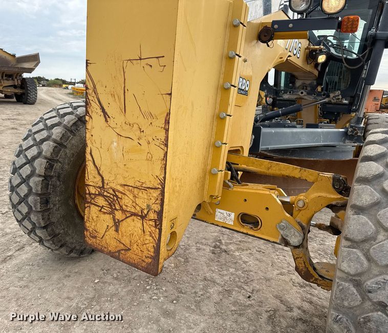 image for item EJ3357 2014 John Deere 770G motor grader