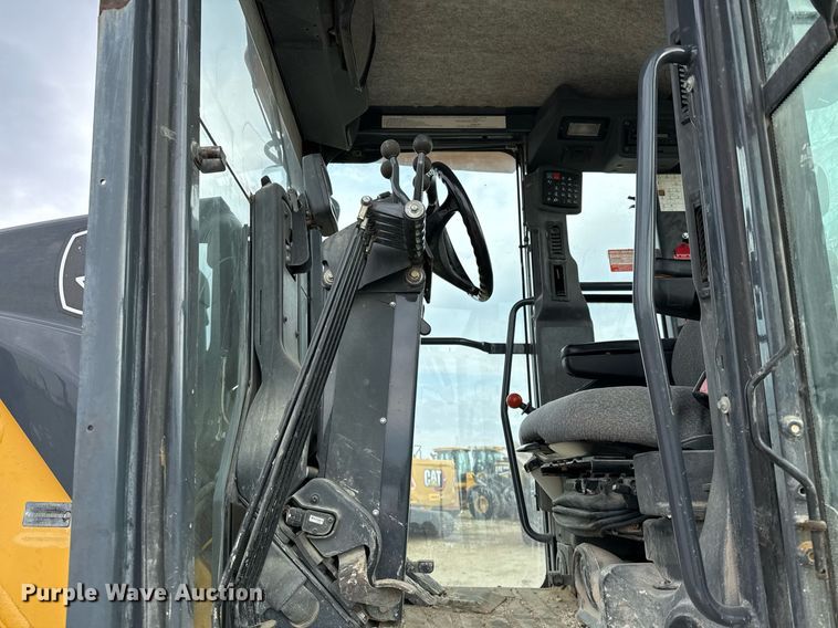 image for item EJ3357 2014 John Deere 770G motor grader