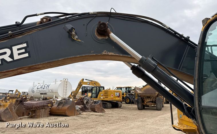 image for item EJ3358 2018 John Deere 210G LC excavator