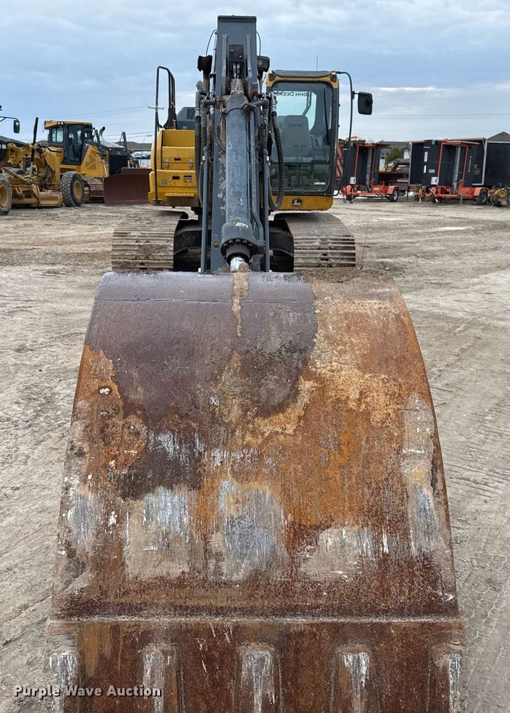 image for item EJ3358 2018 John Deere 210G LC excavator