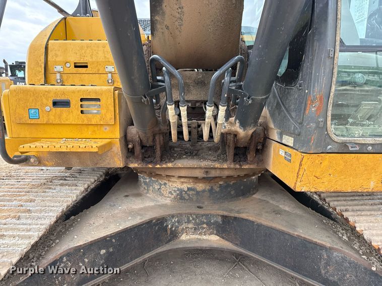 image for item EJ3358 2018 John Deere 210G LC excavator