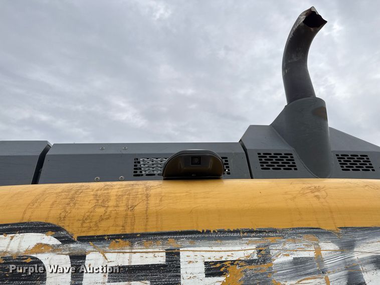 image for item EJ3358 2018 John Deere 210G LC excavator