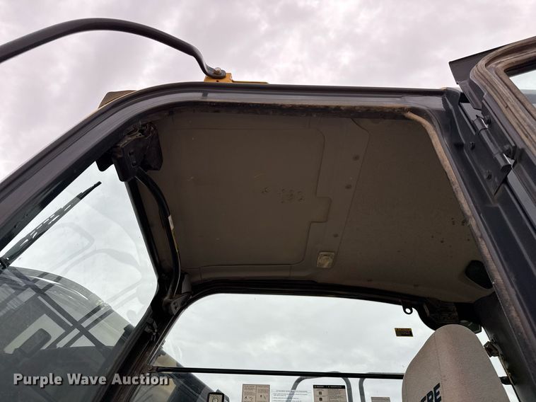 image for item EJ3358 2018 John Deere 210G LC excavator