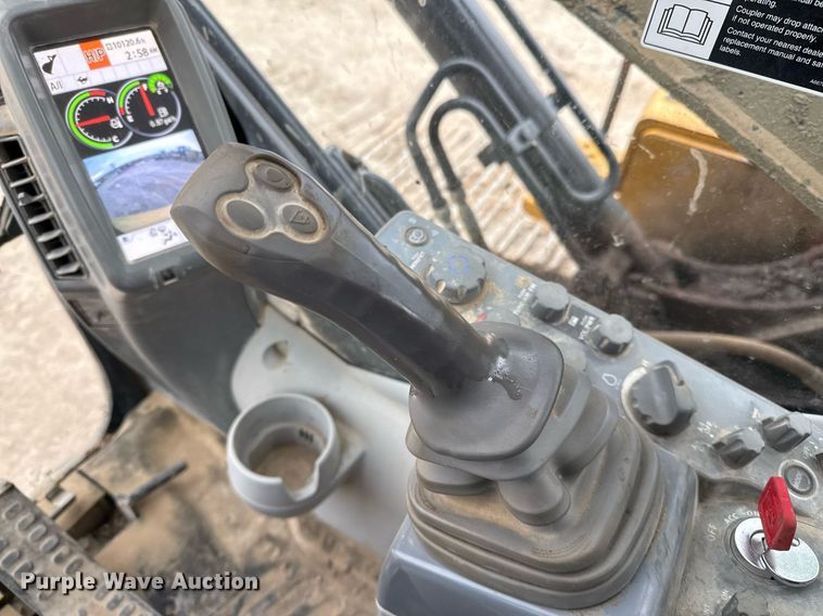 image for item EJ3358 2018 John Deere 210G LC excavator