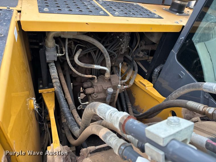 image for item EJ3358 2018 John Deere 210G LC excavator