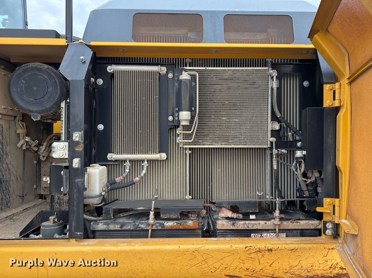 image for item EJ3358 2018 John Deere 210G LC excavator