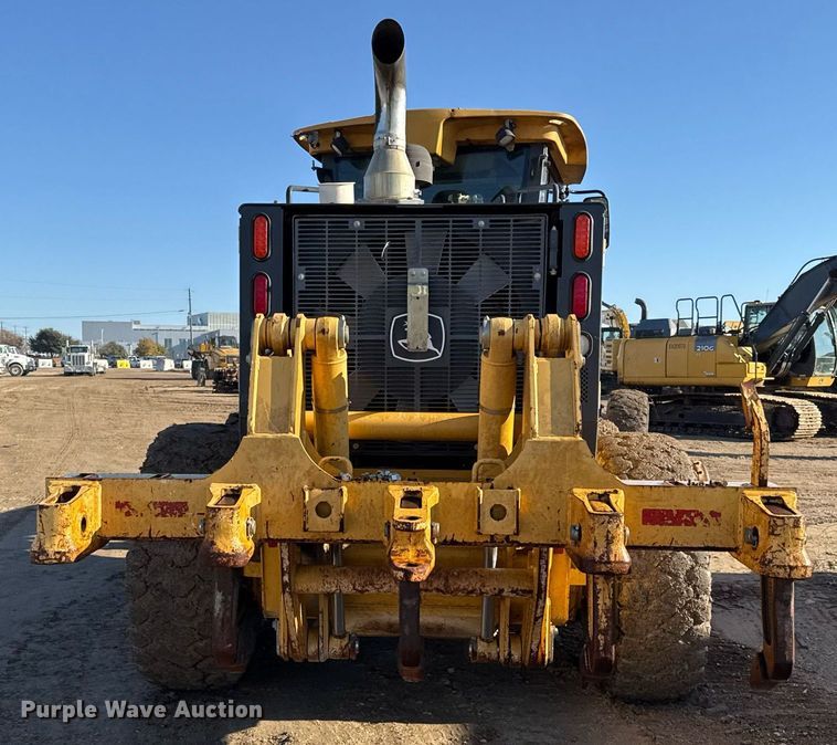 image for item EJ3359 2011 John Deere 672G motor grader