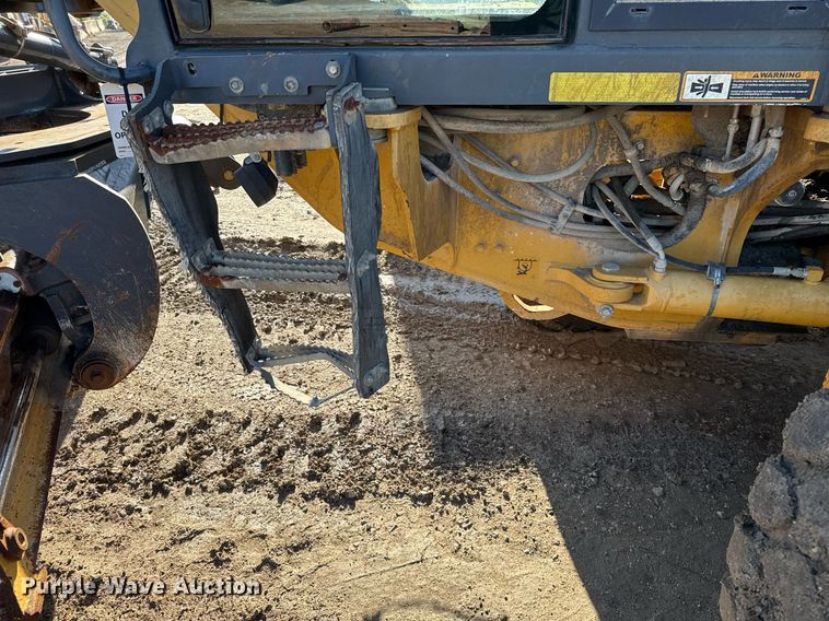 image for item EJ3359 2011 John Deere 672G motor grader