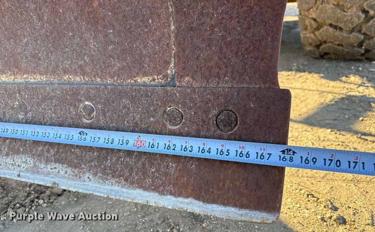 image for item EJ3359 2011 John Deere 672G motor grader