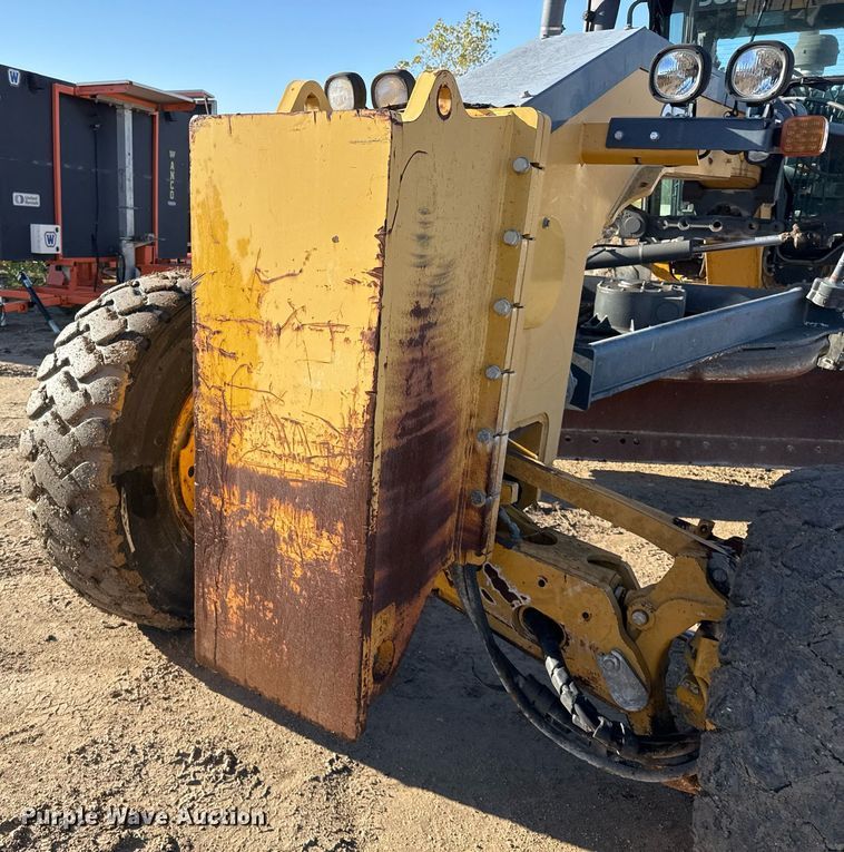 image for item EJ3359 2011 John Deere 672G motor grader