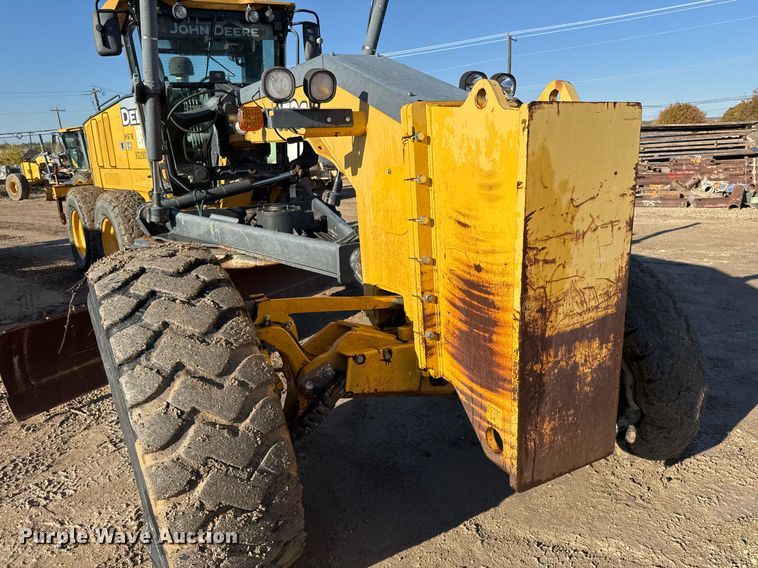 image for item EJ3359 2011 John Deere 672G motor grader