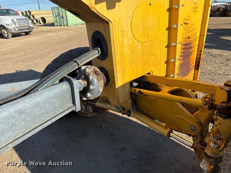 image for item EJ3359 2011 John Deere 672G motor grader