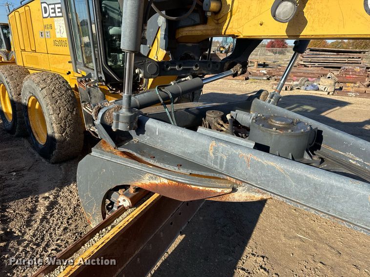 image for item EJ3359 2011 John Deere 672G motor grader