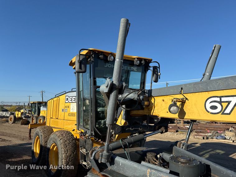 image for item EJ3359 2011 John Deere 672G motor grader