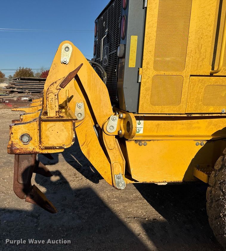 image for item EJ3359 2011 John Deere 672G motor grader