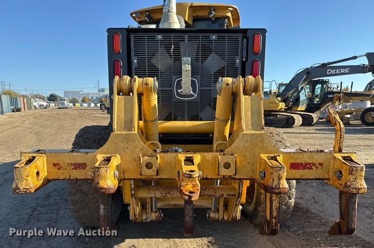 image for item EJ3359 2011 John Deere 672G motor grader