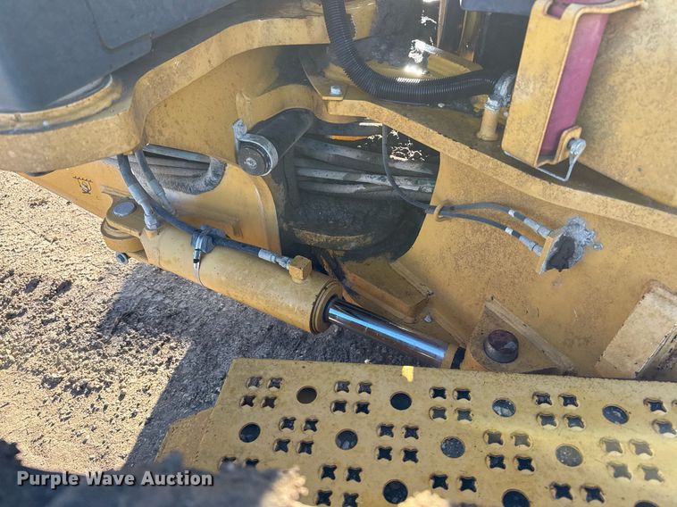 image for item EJ3359 2011 John Deere 672G motor grader