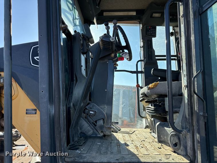 image for item EJ3359 2011 John Deere 672G motor grader