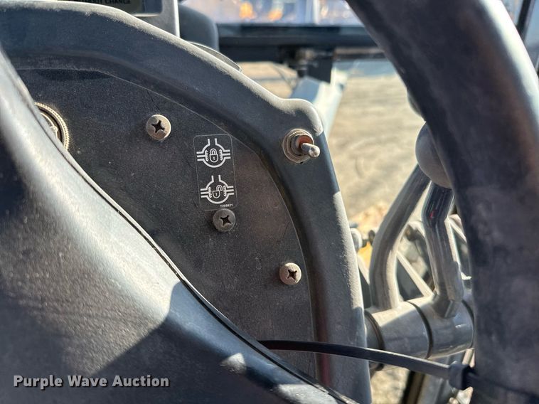 image for item EJ3359 2011 John Deere 672G motor grader