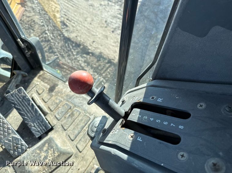 image for item EJ3359 2011 John Deere 672G motor grader