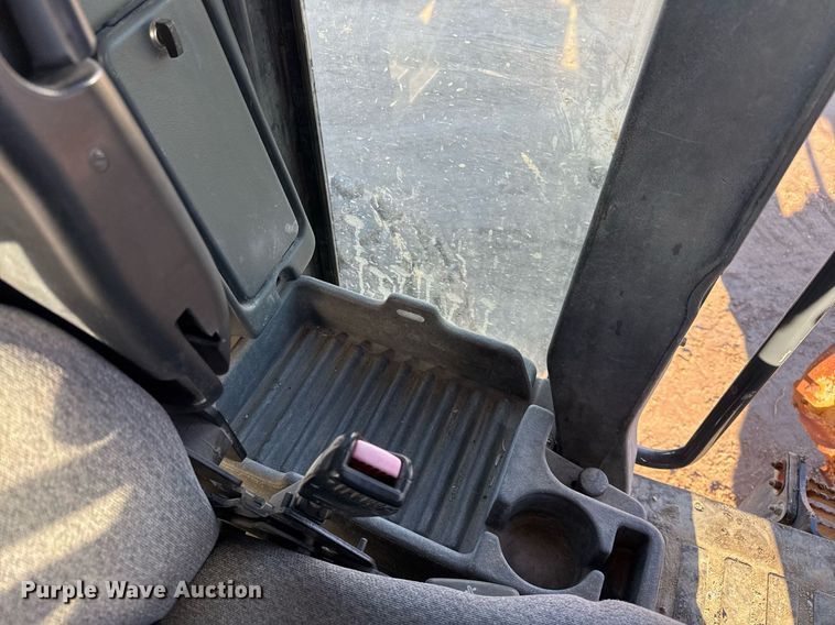 image for item EJ3359 2011 John Deere 672G motor grader