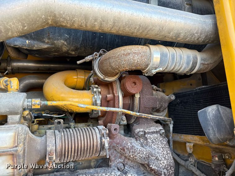 image for item EJ3359 2011 John Deere 672G motor grader