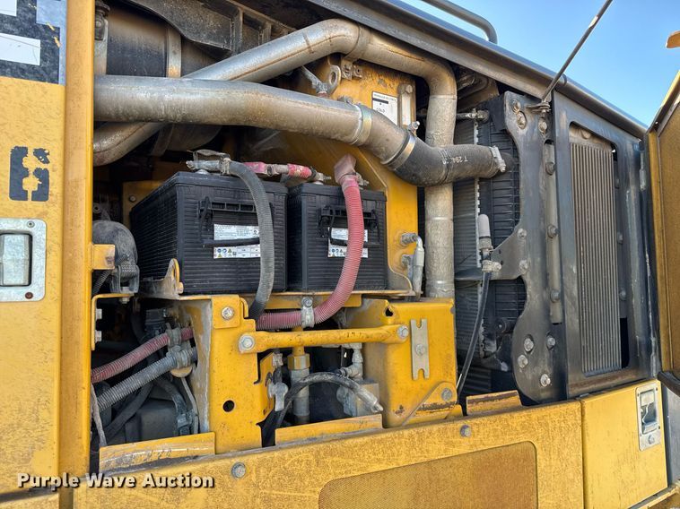 image for item EJ3359 2011 John Deere 672G motor grader