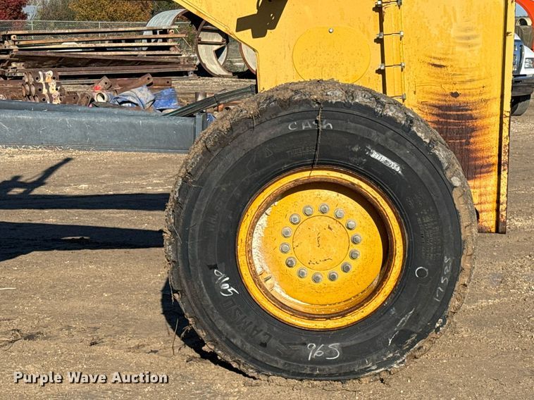 image for item EJ3359 2011 John Deere 672G motor grader