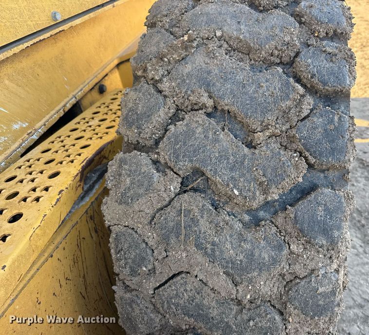 image for item EJ3359 2011 John Deere 672G motor grader