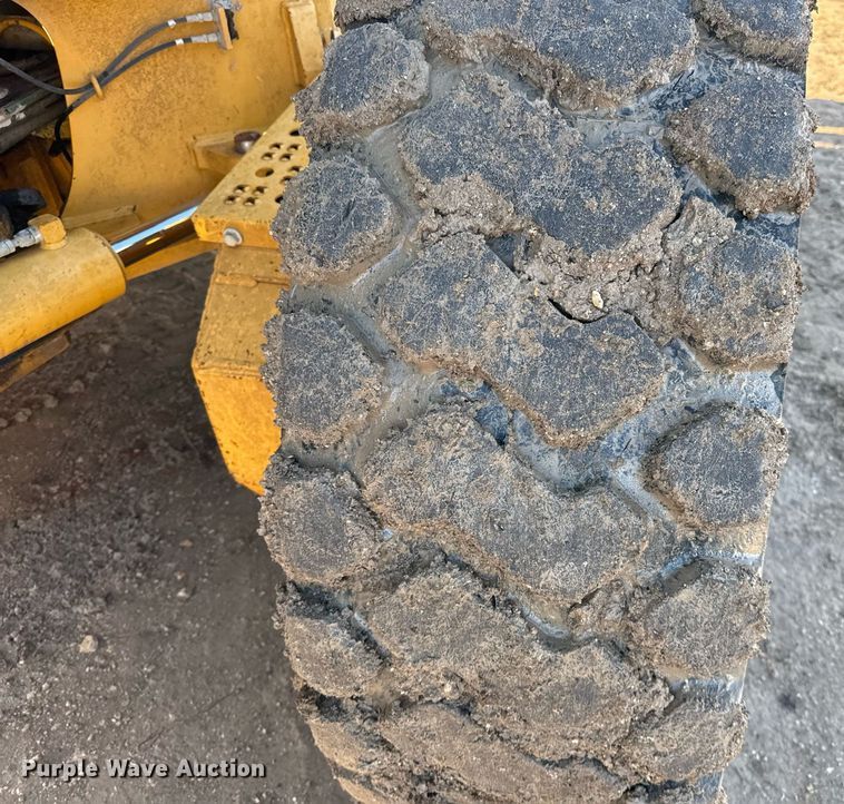 image for item EJ3359 2011 John Deere 672G motor grader