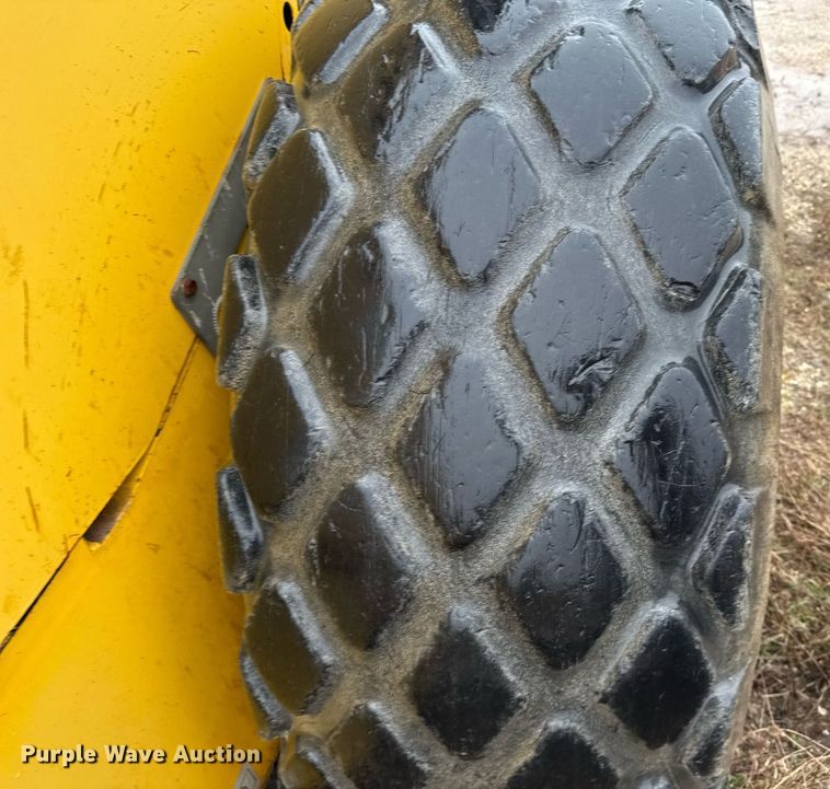 image for item EJ3368 Sakai SV540D single drum vibratory roller