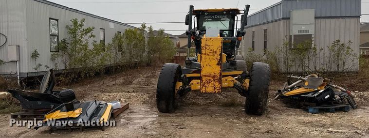 image for item EJ3369 2013 John Deere 772G motor grader