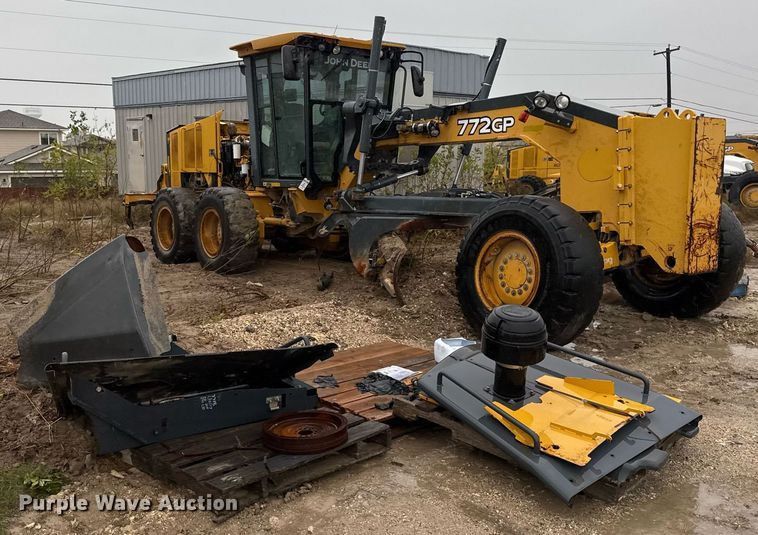 image for item EJ3369 2013 John Deere 772G motor grader