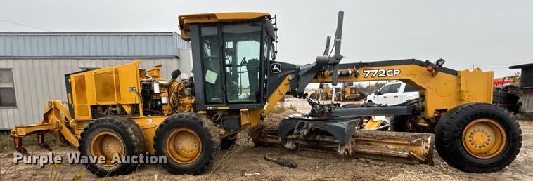image for item EJ3369 2013 John Deere 772G motor grader